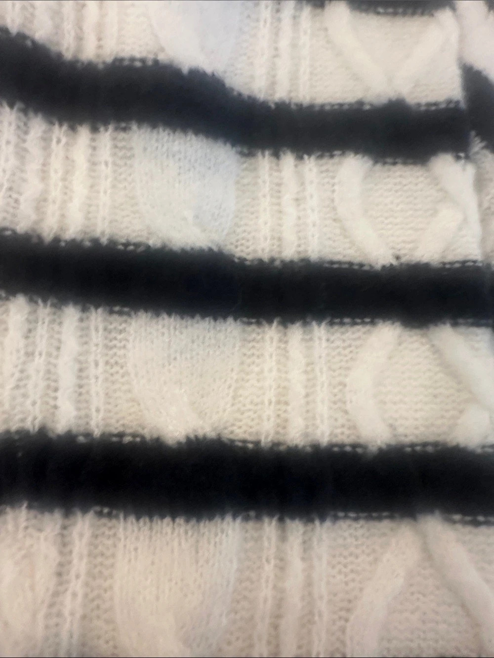 Universal Threads Striped Cable Knit Cardigan in Cream & Black Size Large - Picture 4 of 4